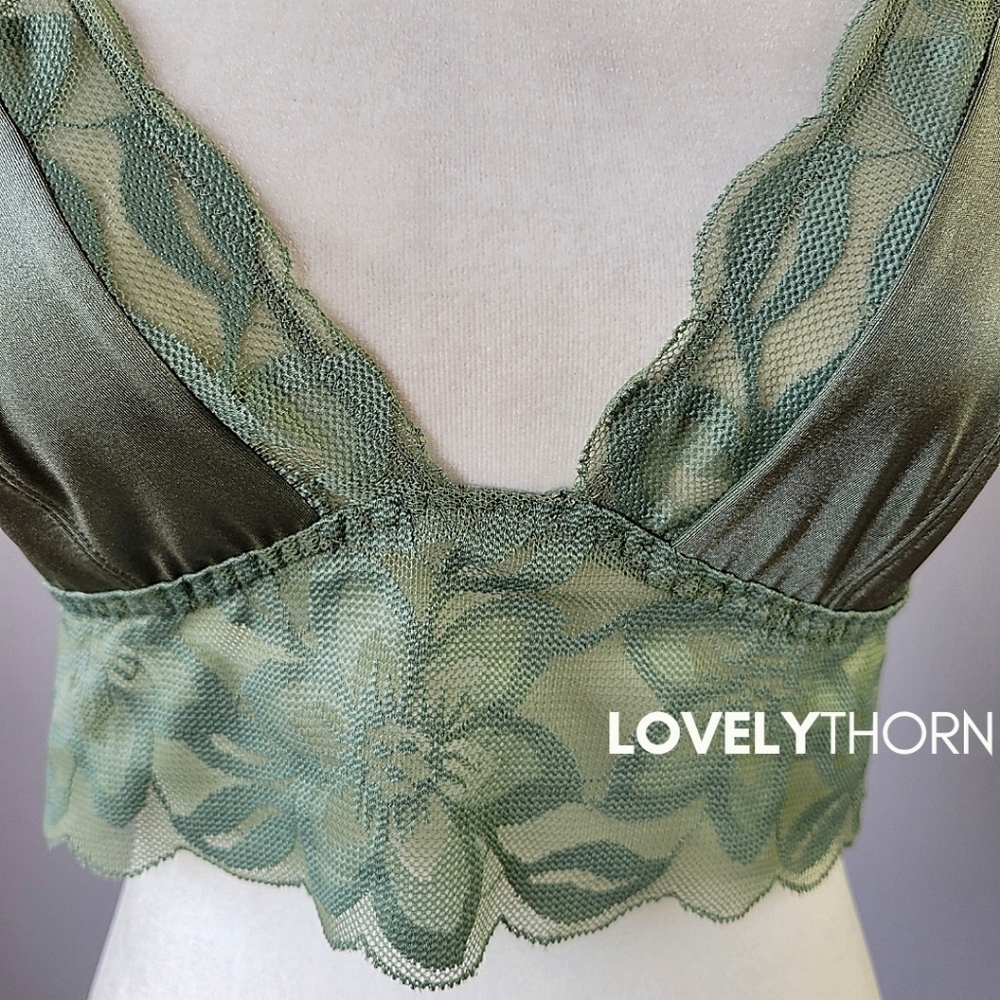 VS PINK // ltd ed stretchy satin & lace strappy cross back plunge bralette - Picture 4 of 10